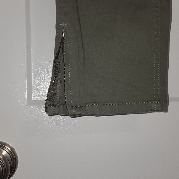 3/$20  REITMANS COMFORT CAPRIS  Green Size 11 - Picture 3 of 3